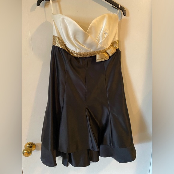 Dress - Picture 2 of 3